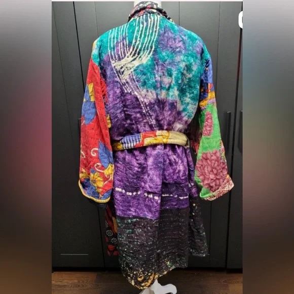 Kantha Bae Robe - Picture 2 of 5